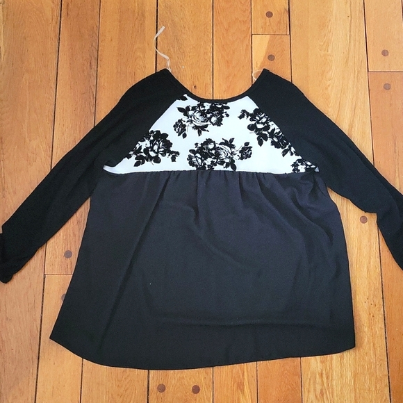 ING Women's Top - Picture 4 of 4